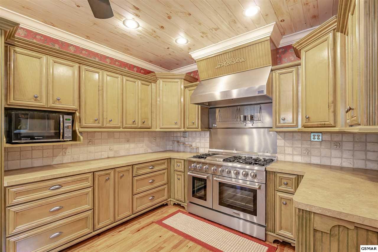 2875 Top Road, Unit THEFANTASIAHOUSE Sevierville, TN 37876 - Photo 16 of 36 Gallery Image 16