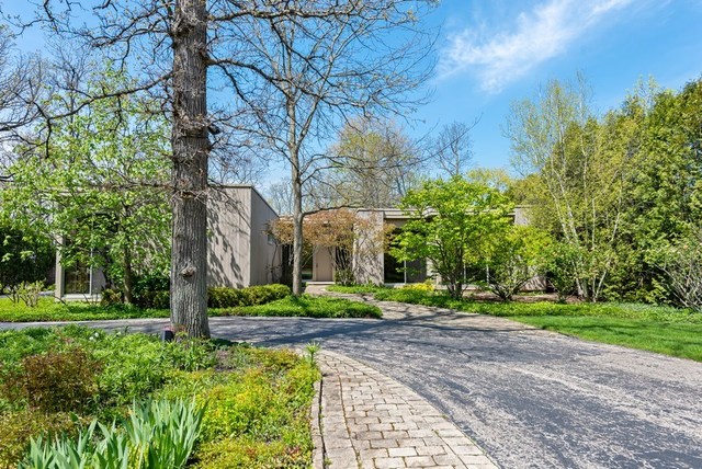 670 Ardsley Road Winnetka, IL 60093 - Photo 2 of 13