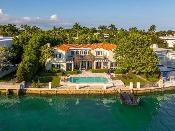 a view of a house with a big yard