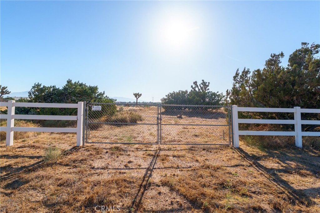 1 Hollister Road Oak Hills, CA 92344 - Photo 3 of 21