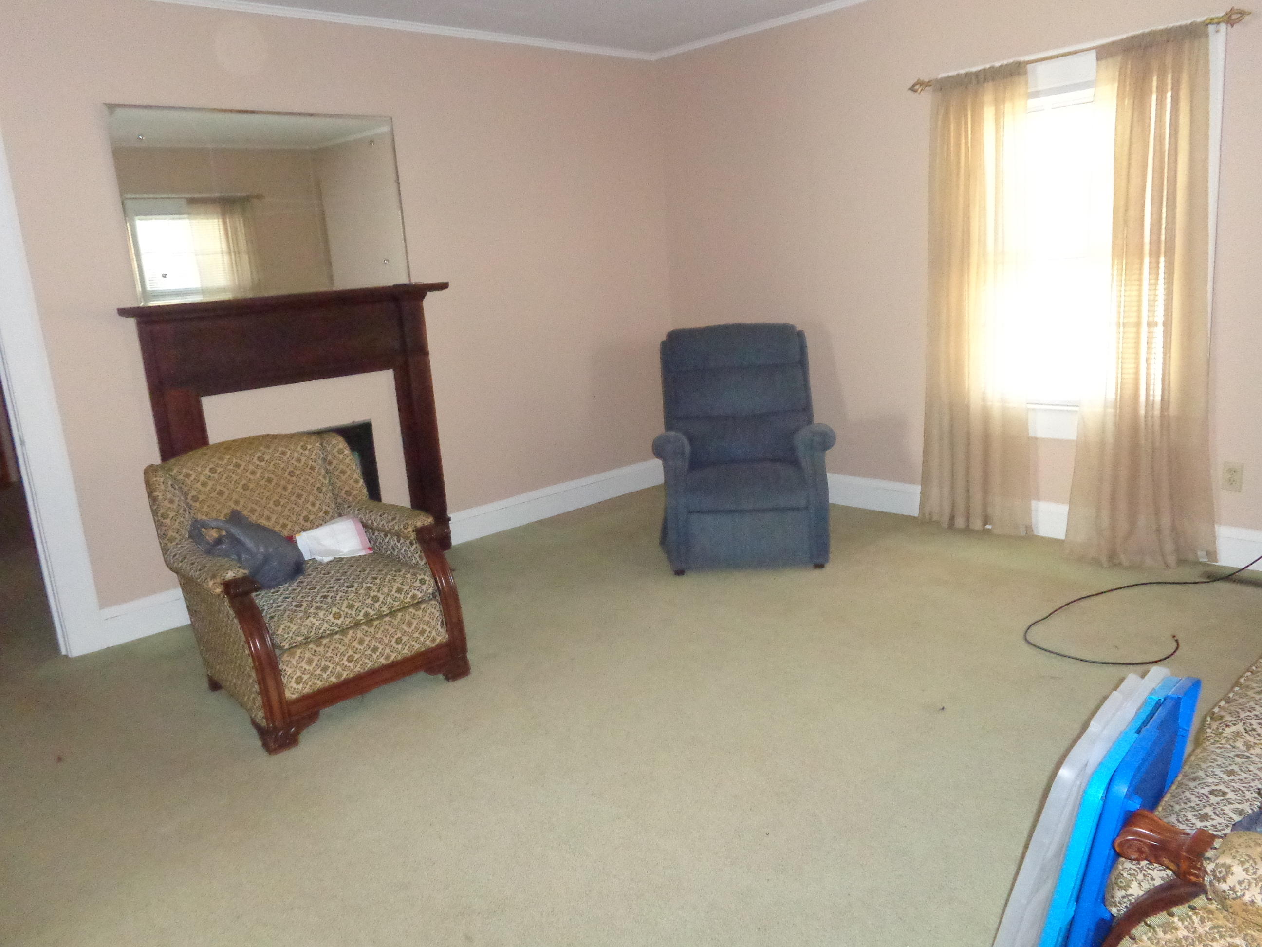 617 North Lee Street Rockingham, NC 28379 - Photo 3 of 34 Living Room