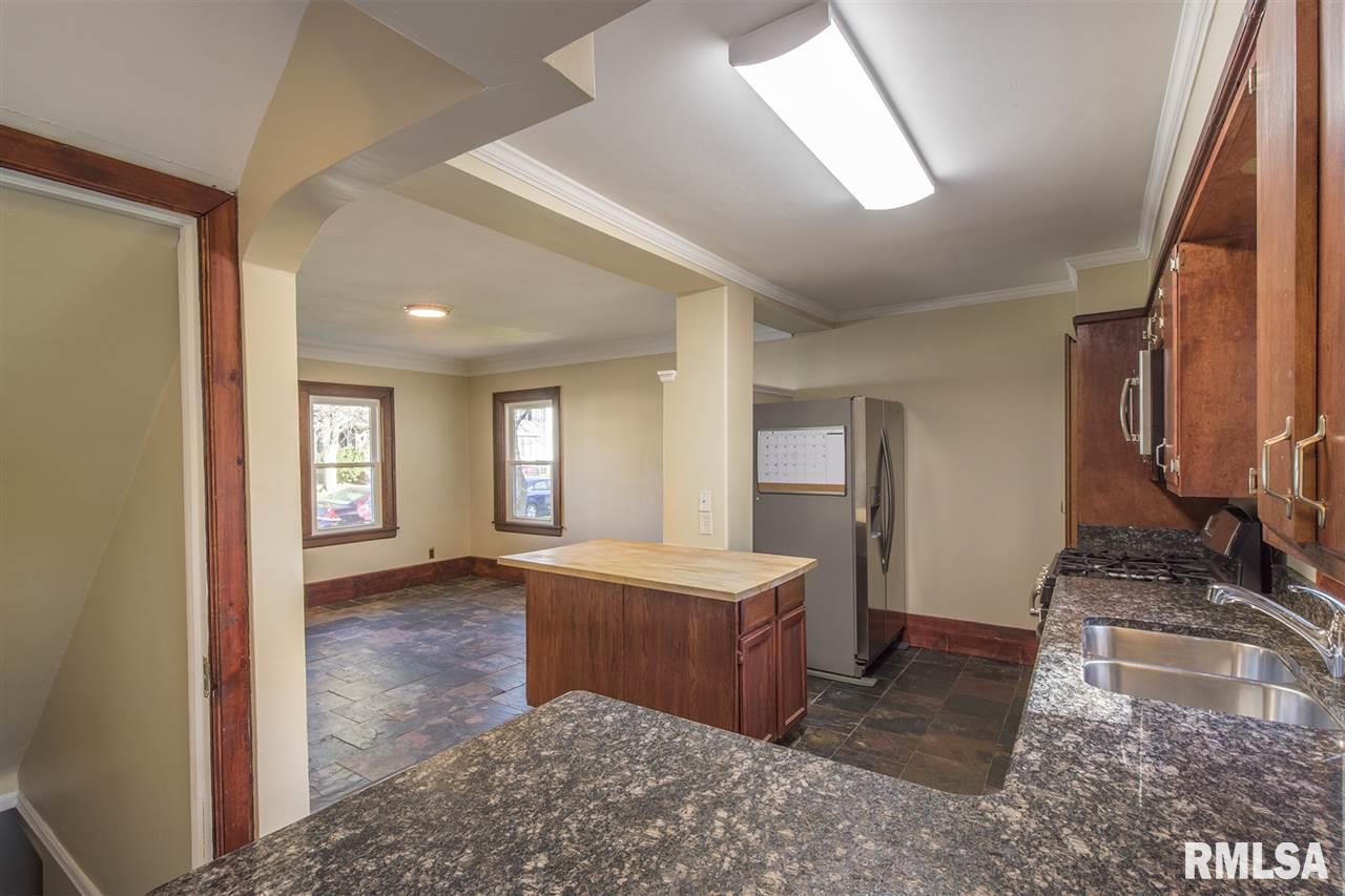 329 Forest Road Davenport, IA 52803 - Photo 6 of 19 Gallery Image 6