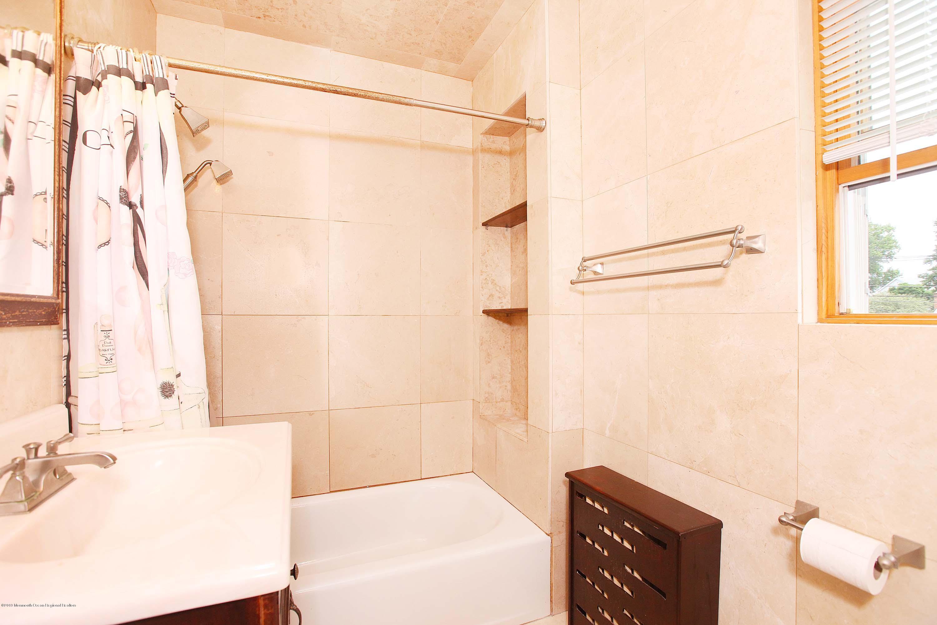 210 Hillside Road Linden, NJ 07036 - Photo 20 of 25 a bathroom with a bathtub and a shower