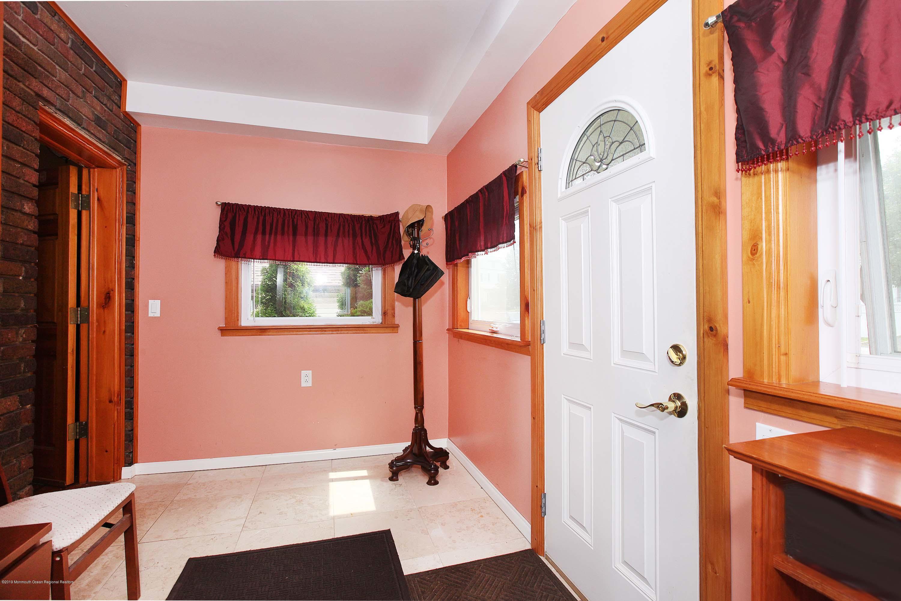 210 Hillside Road Linden, NJ 07036 - Photo 3 of 25 a view of walk in closet