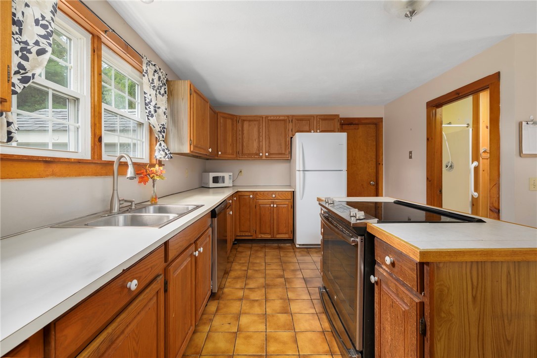 590 Exeter Road Saunderstown, RI 02874 - Photo 12 of 43 Gallery Image 12
