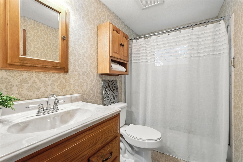 175 Hanson Drive Springfield, MA 01128 - Photo 14 of 39