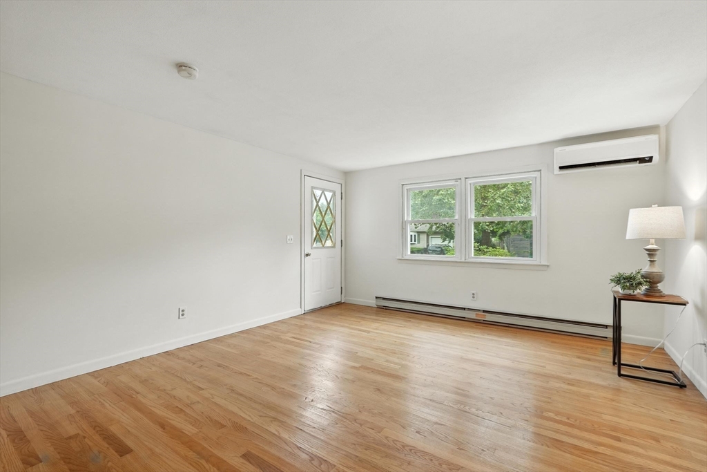 175 Hanson Drive Springfield, MA 01128 - Photo 3 of 39