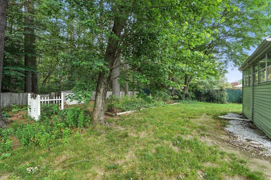 175 Hanson Drive Springfield, MA 01128 - Photo 33 of 39