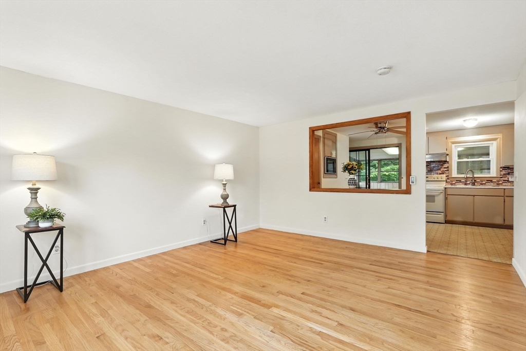 175 Hanson Drive Springfield, MA 01128 - Photo 4 of 39