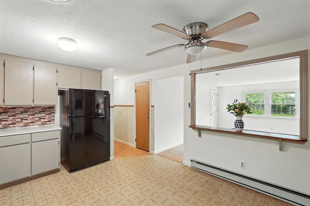 175 Hanson Drive Springfield, MA 01128 - Photo 8 of 39