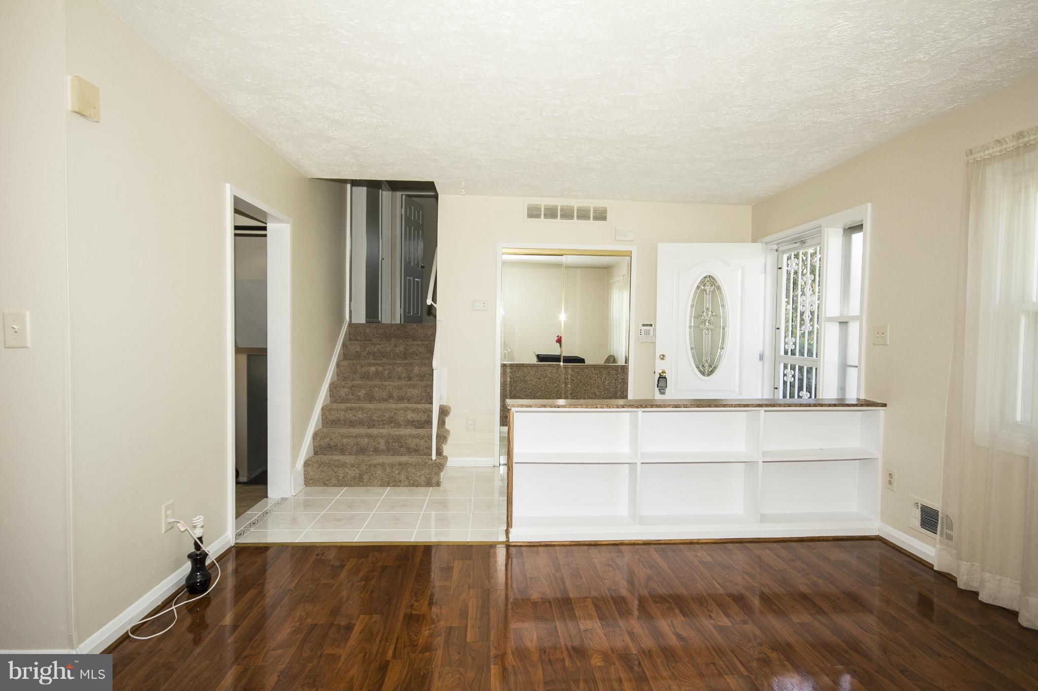 1017 Crosby Road Catonsville, MD 21228 - Photo 10 of 30 Living Room