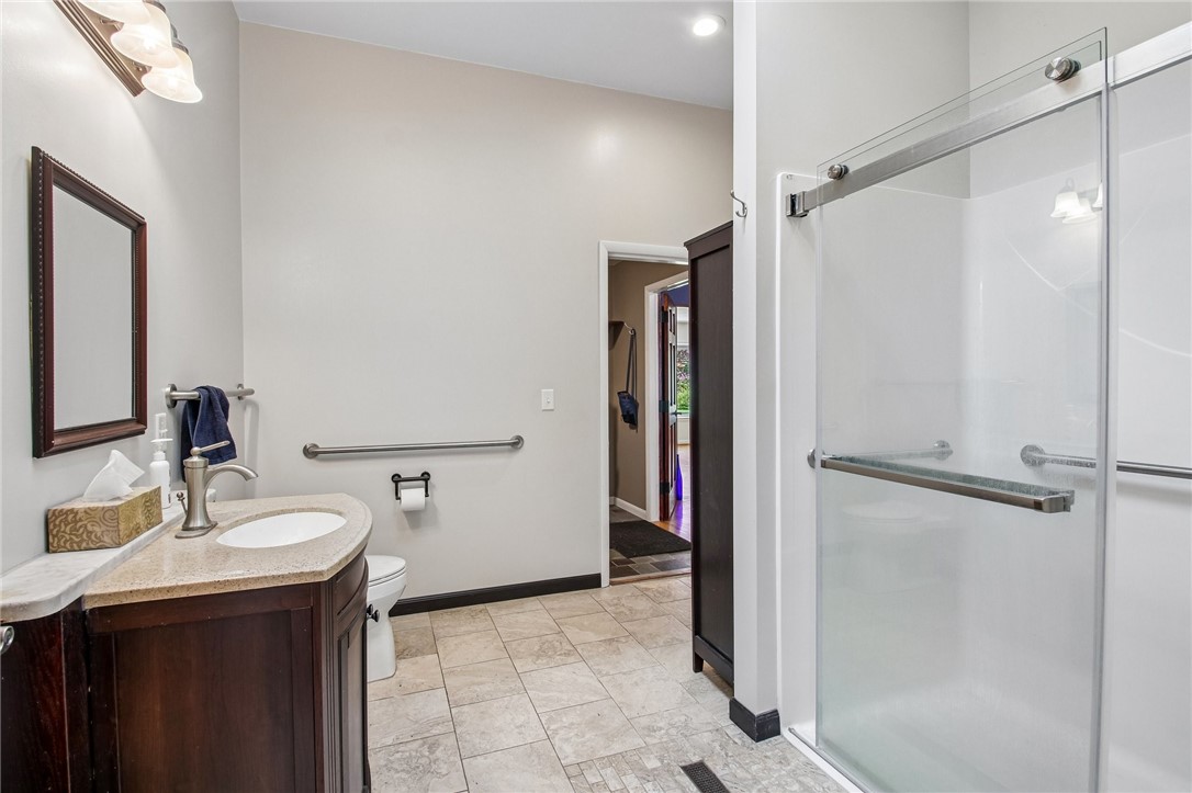 44 Crescent Hill Road Perinton, NY 14534 - Photo 15 of 50 Full bathroom in the in law section