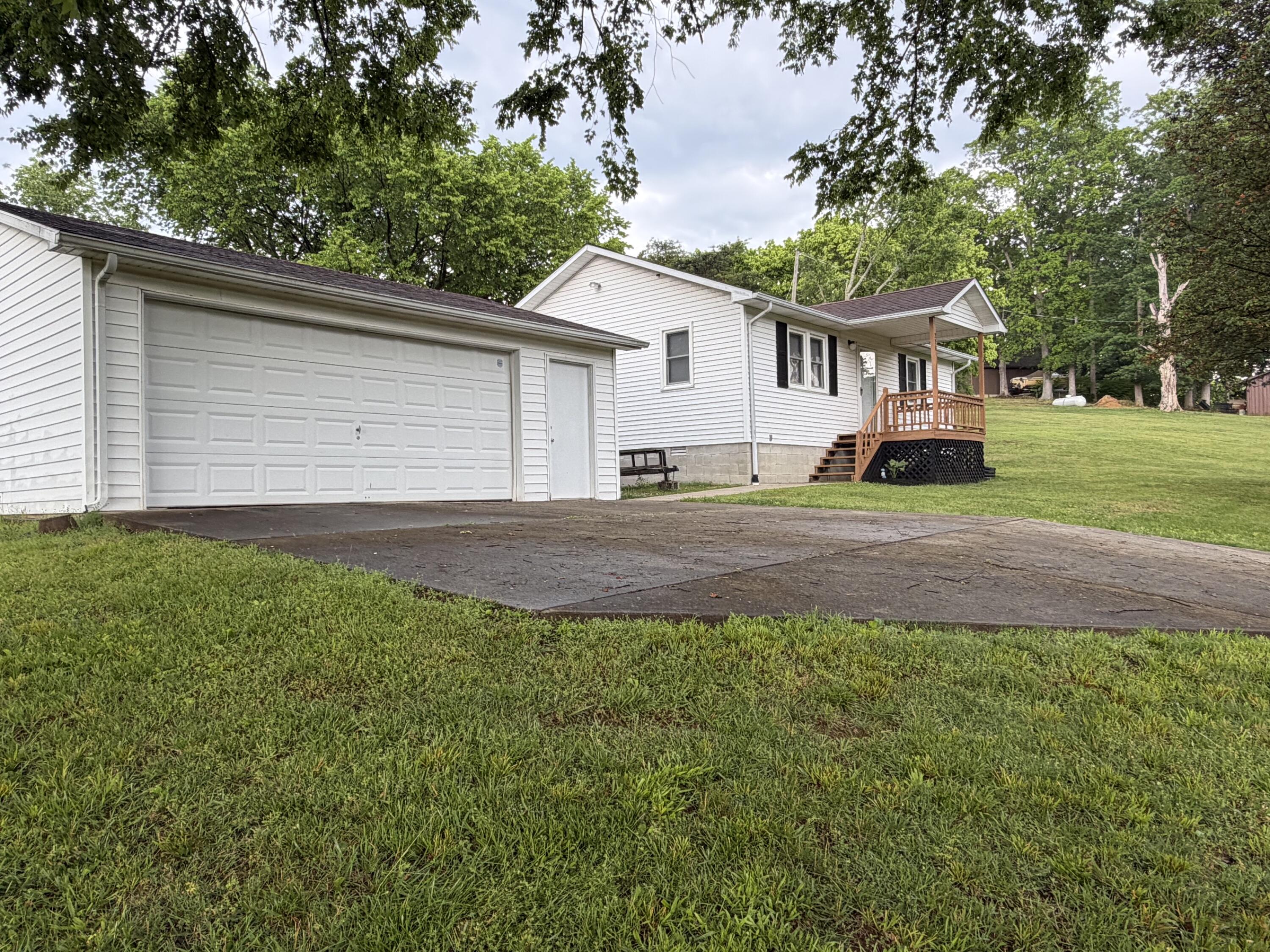 220 Webster Spradlin Road Monticello, KY 42633 - Photo 4 of 21 IMG_1432