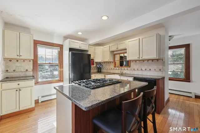 $475,000 | 24 Railroad Avenue, Madison, CT 06443