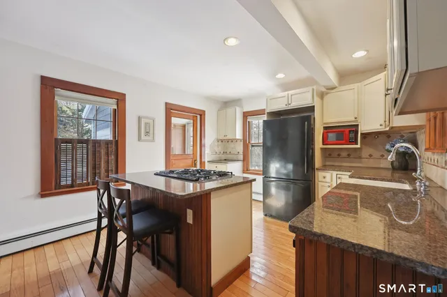 $475,000 | 24 Railroad Avenue, Madison, CT 06443