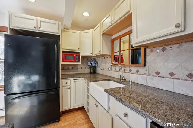 $475,000 | 24 Railroad Avenue, Madison, CT 06443