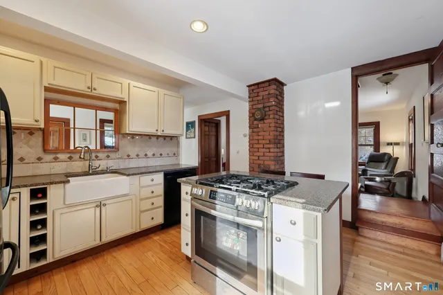 $475,000 | 24 Railroad Avenue, Madison, CT 06443