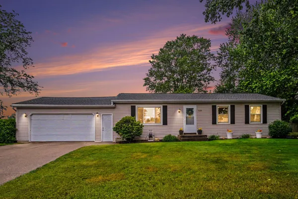 $314,900 | 5495 Rockridge Drive Northeast, Comstock Park, MI 49321