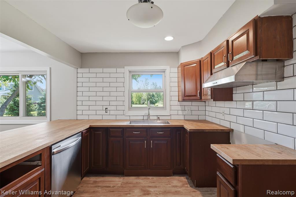 48053 Harris Road Belleville, MI 48111 - Photo 15 of 37