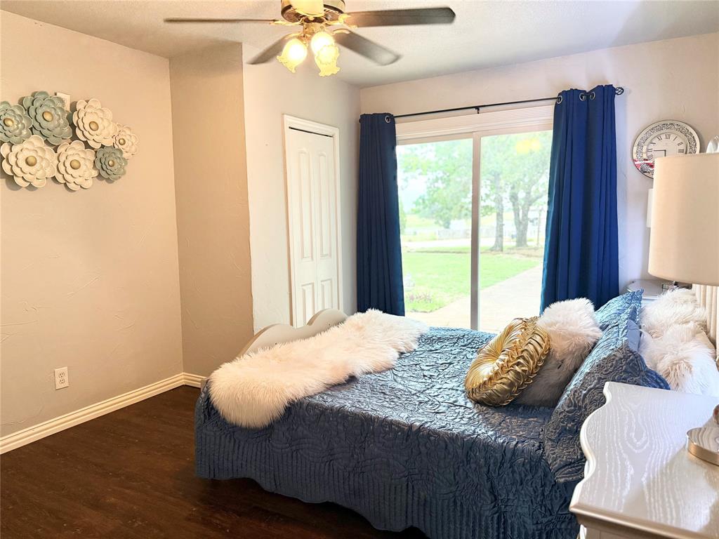 4216 Greenwood Road Weatherford, TX 76088 - Photo 12 of 26 Ceiling fans & lots of natural light in this bedroom & other rooms