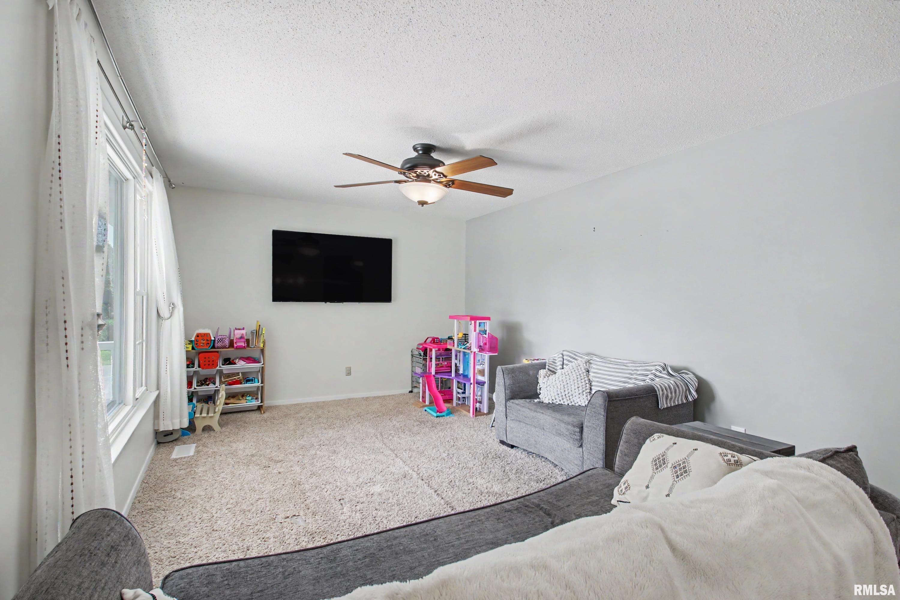 3820 Stonegate Road Quincy, IL 62305 - Photo 3 of 24 Gallery Image 3