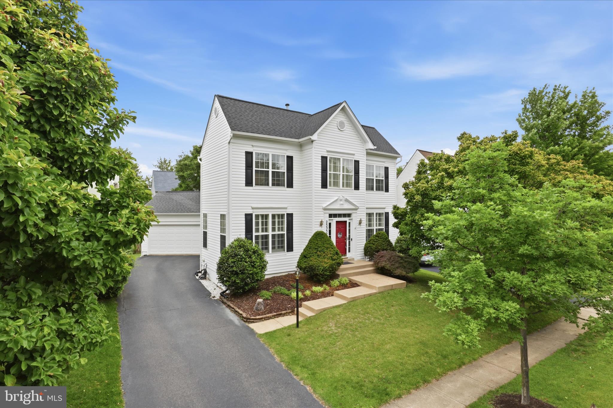 25352 Ripleys Field Drive Chantilly, VA 20152 - Photo 52 of 54 a front view of a house with a yard