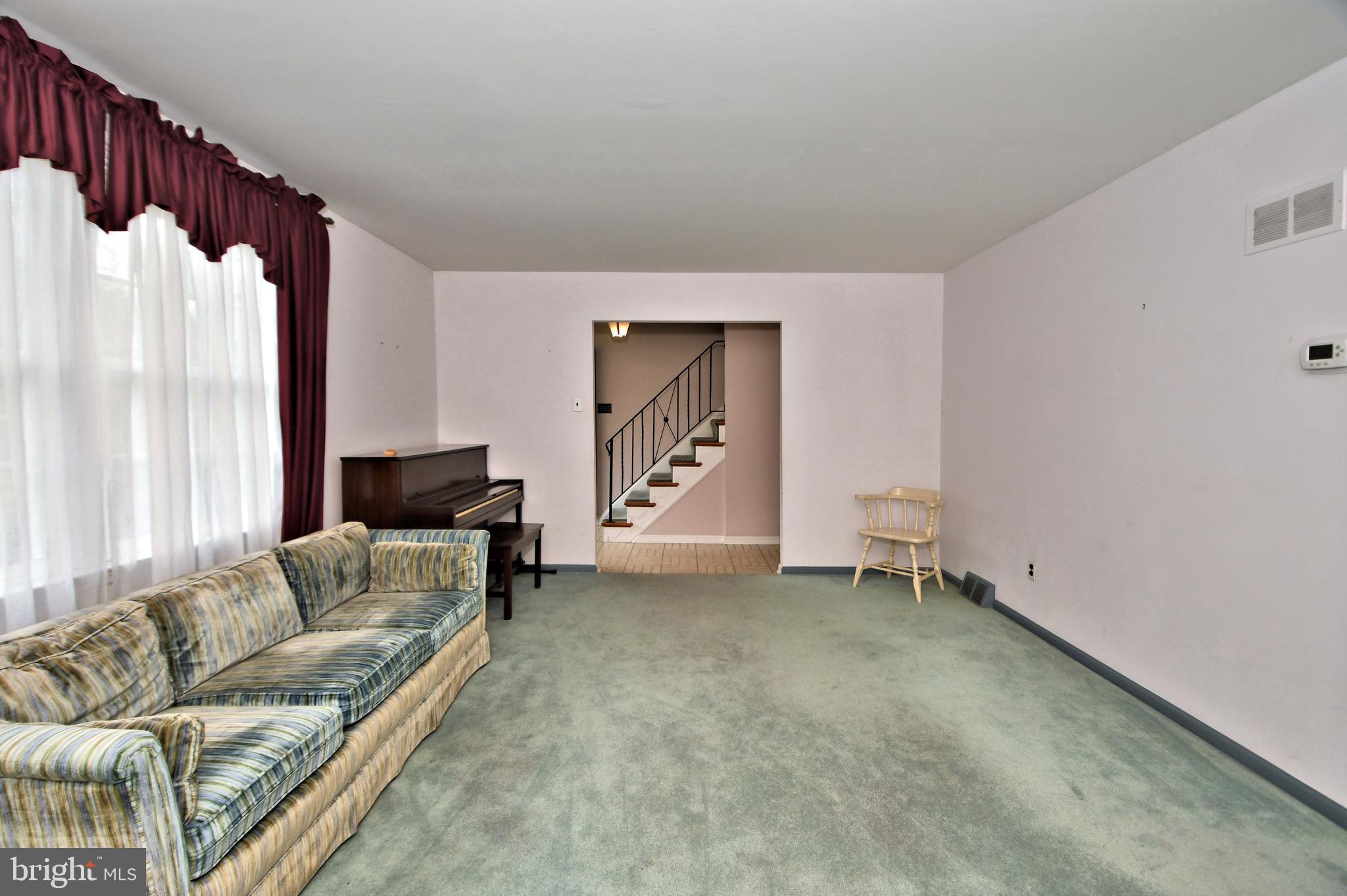 8816 Wainwright Road Glenside, PA 19038 - Photo 8 of 49 Livingroom