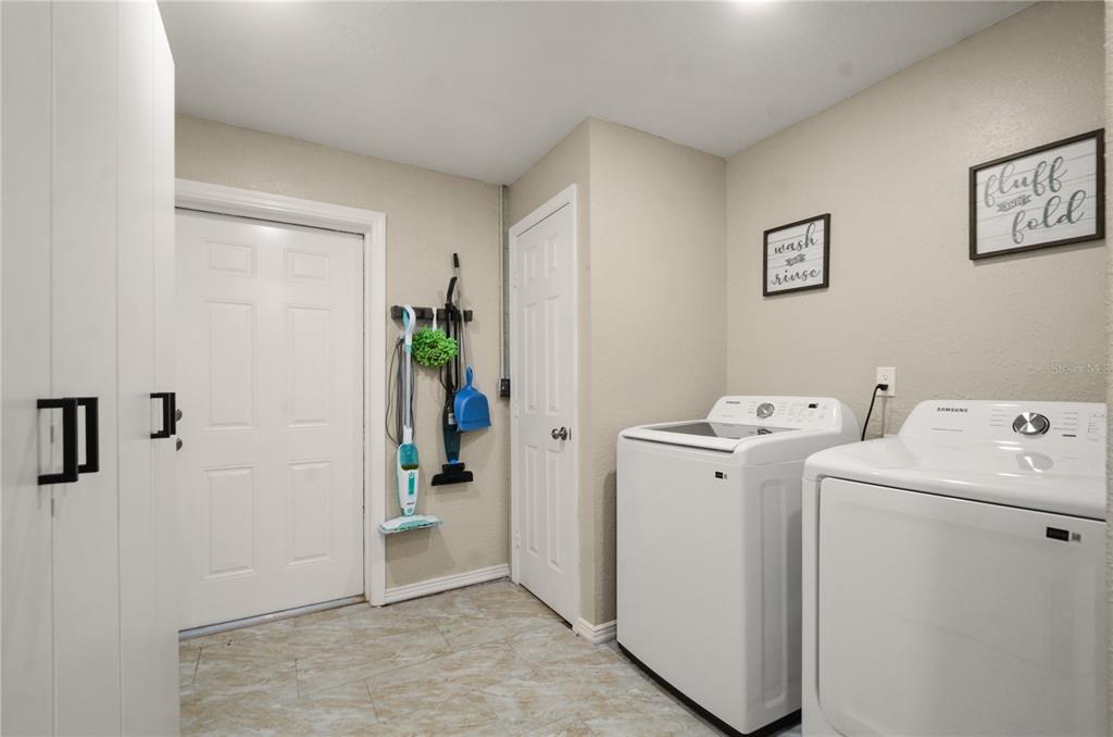 209 7th Street South Dundee, FL 33838 - Photo 27 of 36 a view of utility room with washer and dryer