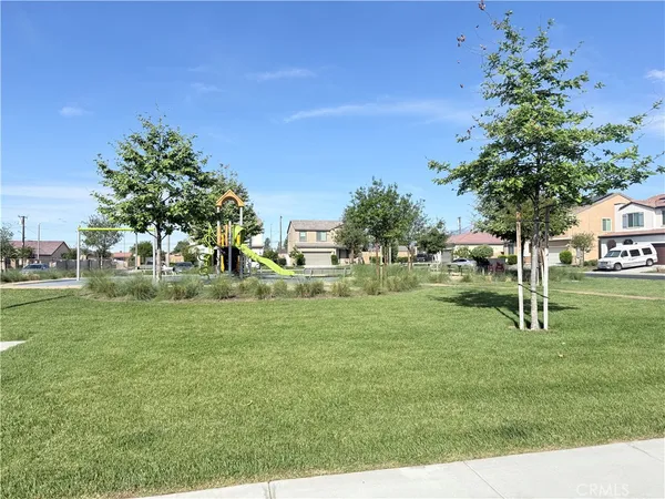 $4,200 | 729 South Sumac Lane, Rialto, CA 92376