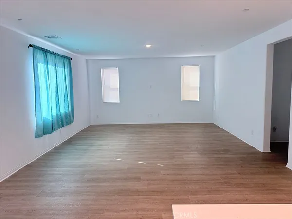 $4,200 | 729 South Sumac Lane, Rialto, CA 92376