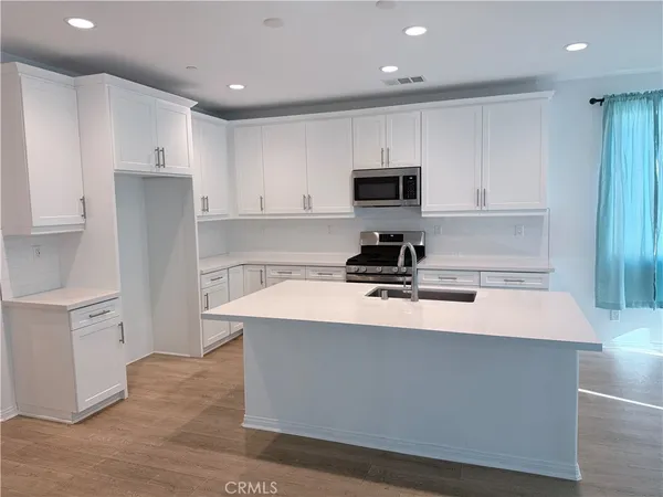 $4,200 | 729 South Sumac Lane, Rialto, CA 92376