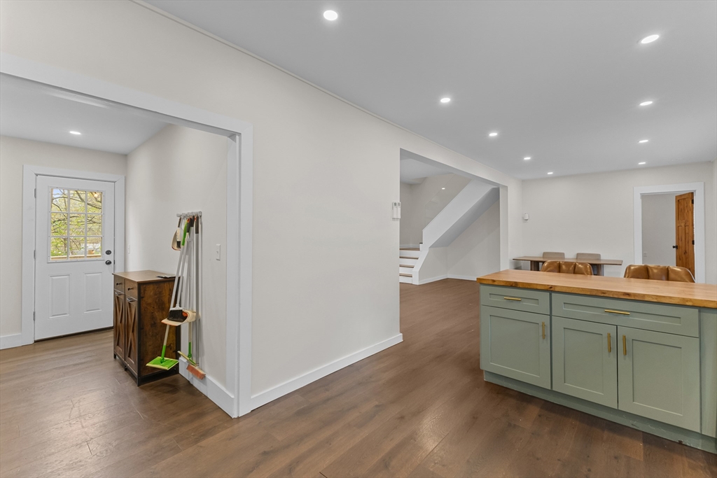 335 Salisbury Street Worcester, MA 01609 - Photo 11 of 33