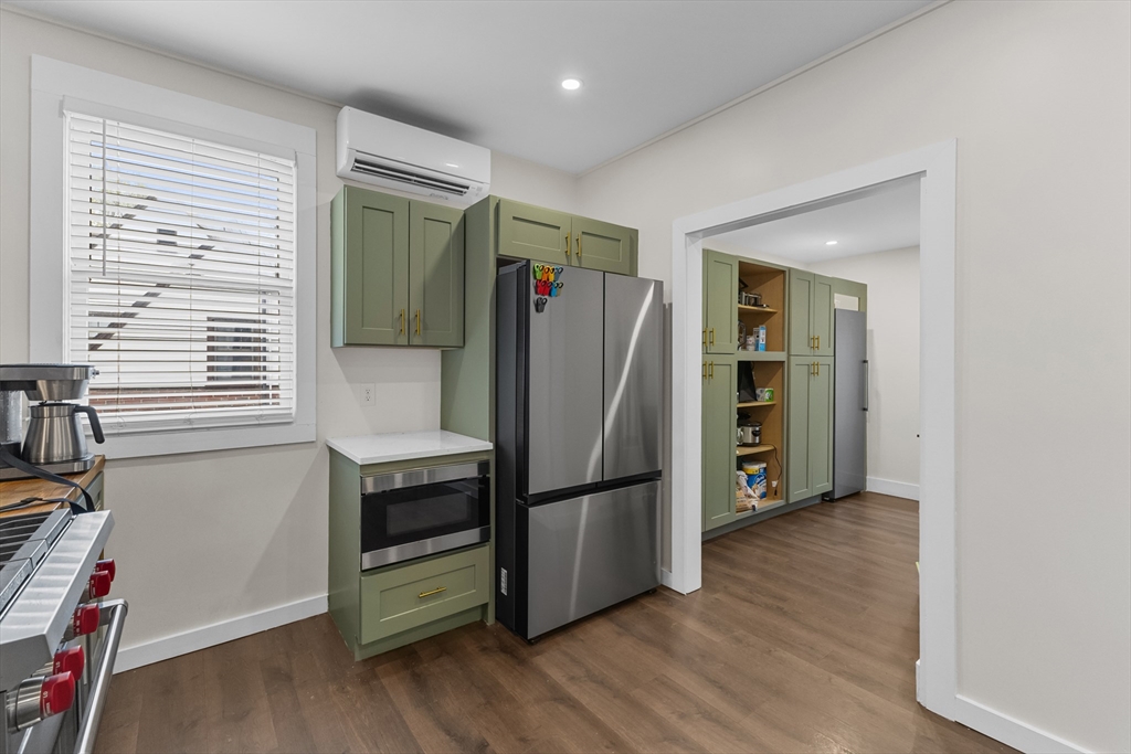 335 Salisbury Street Worcester, MA 01609 - Photo 12 of 33
