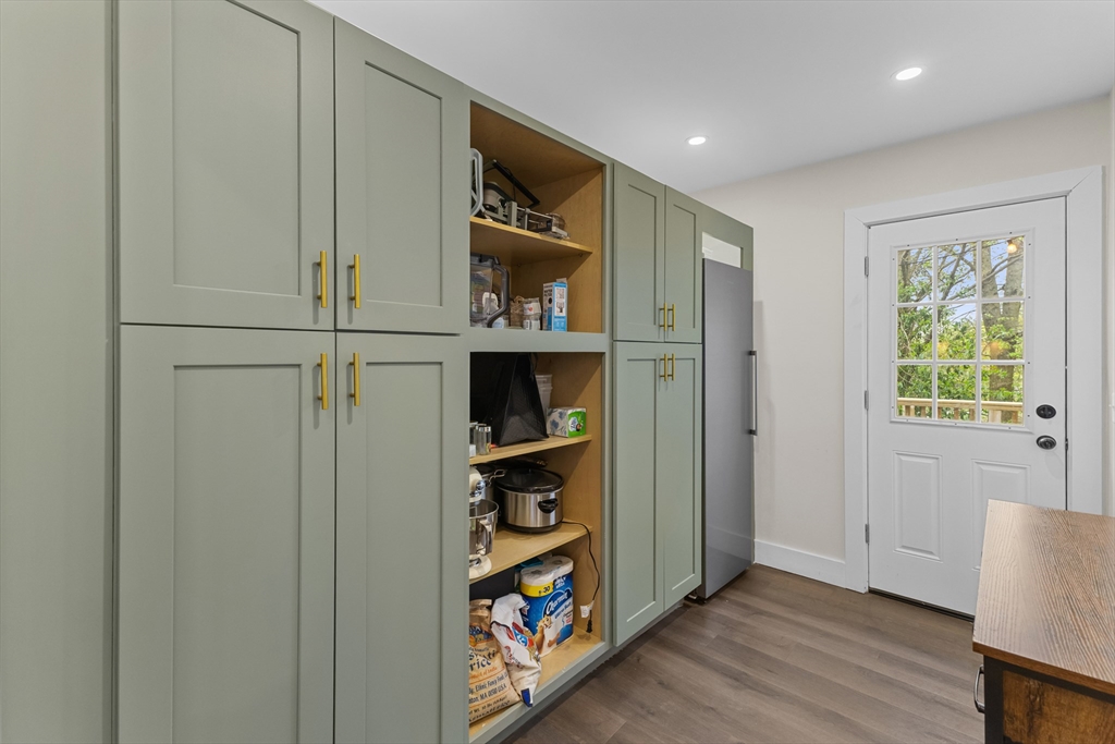 335 Salisbury Street Worcester, MA 01609 - Photo 13 of 33
