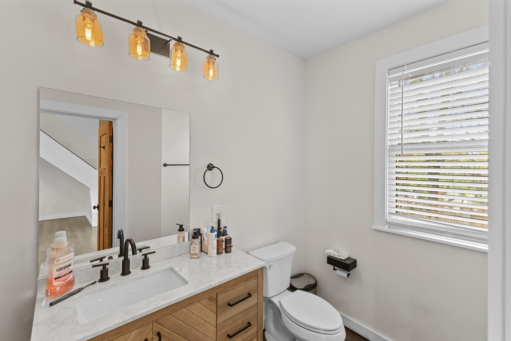 335 Salisbury Street Worcester, MA 01609 - Photo 16 of 33