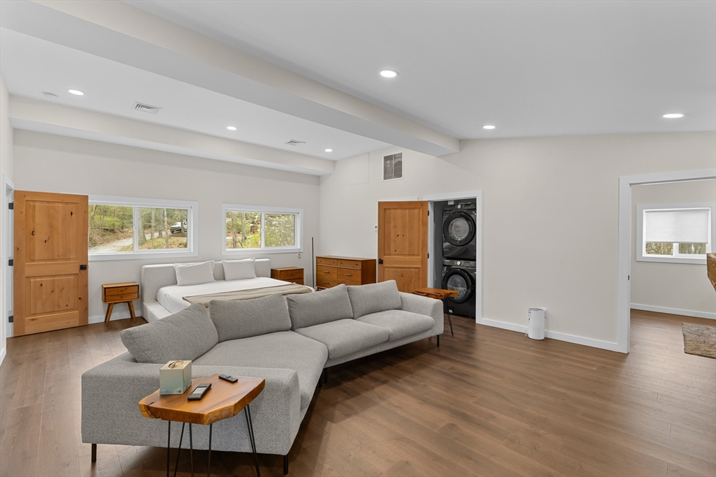 335 Salisbury Street Worcester, MA 01609 - Photo 19 of 33