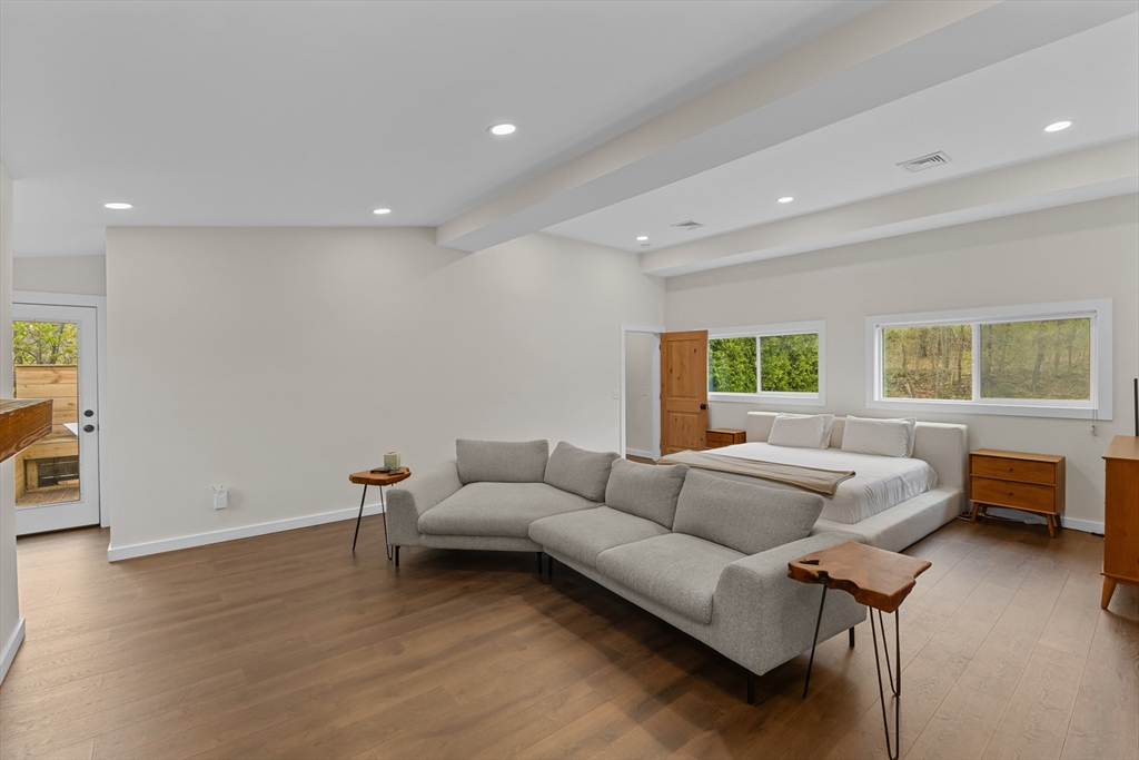 335 Salisbury Street Worcester, MA 01609 - Photo 20 of 33