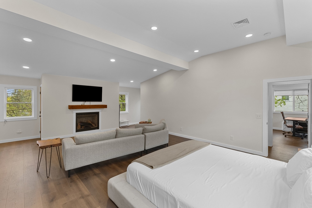 335 Salisbury Street Worcester, MA 01609 - Photo 21 of 33