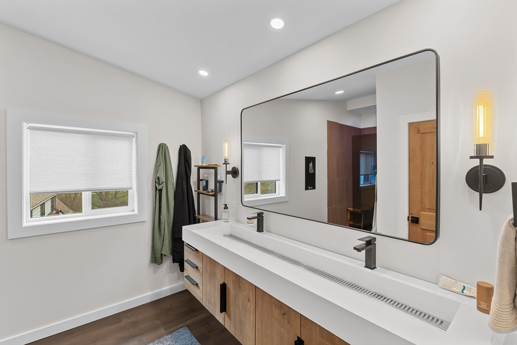 335 Salisbury Street Worcester, MA 01609 - Photo 22 of 33
