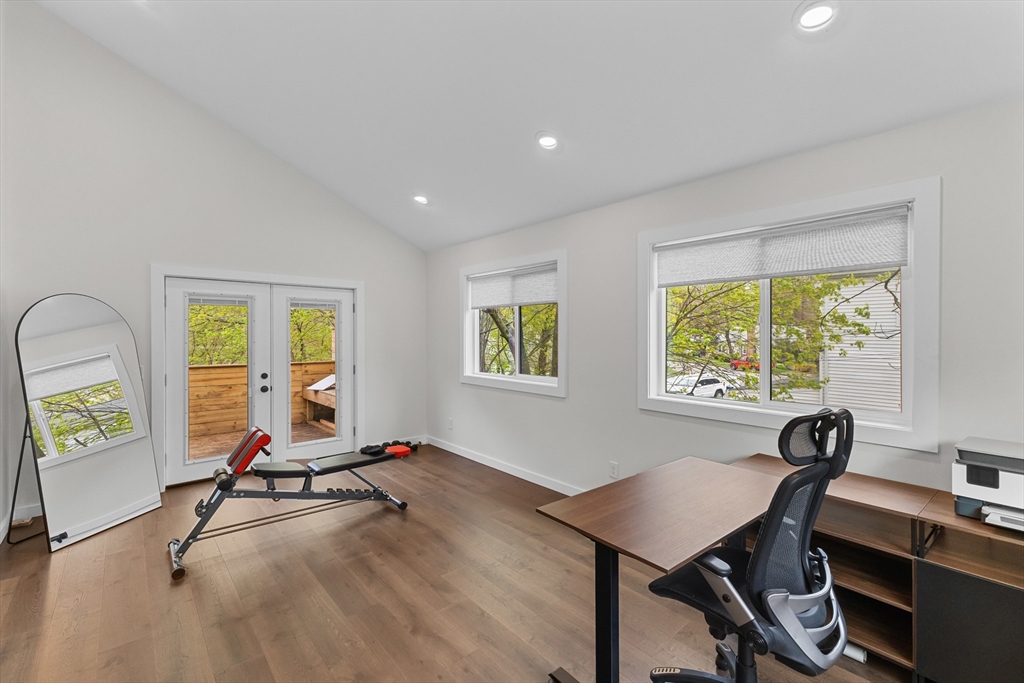 335 Salisbury Street Worcester, MA 01609 - Photo 26 of 33