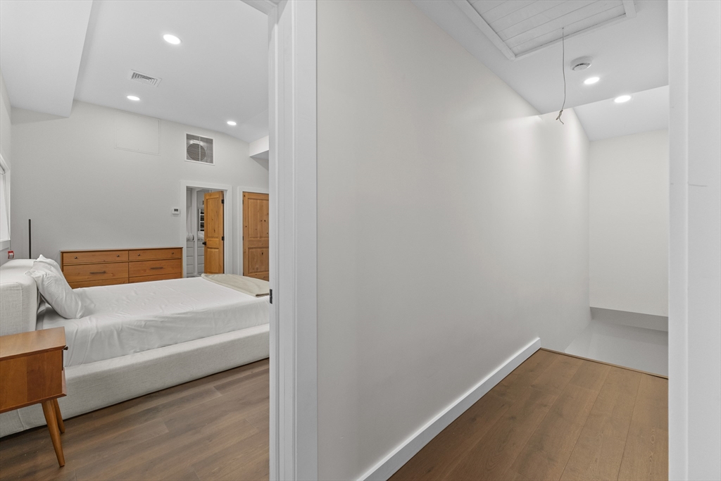 335 Salisbury Street Worcester, MA 01609 - Photo 28 of 33
