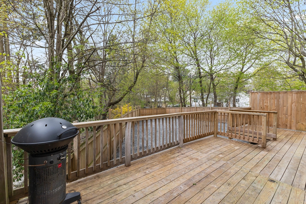 335 Salisbury Street Worcester, MA 01609 - Photo 31 of 33