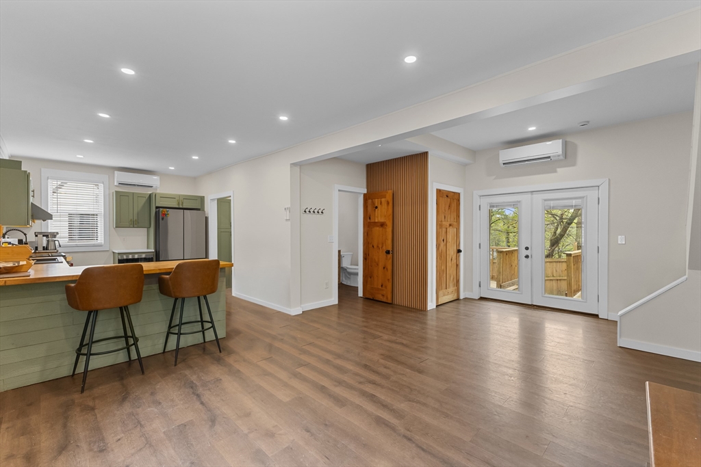 335 Salisbury Street Worcester, MA 01609 - Photo 5 of 33