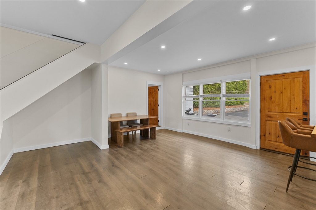 335 Salisbury Street Worcester, MA 01609 - Photo 6 of 33