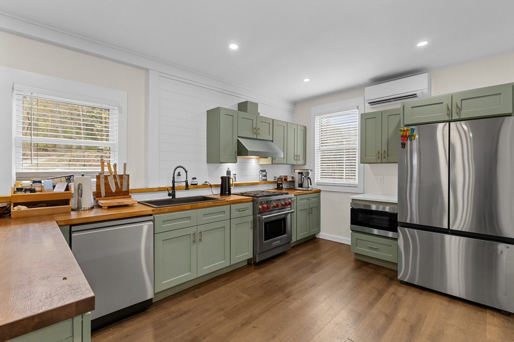 335 Salisbury Street Worcester, MA 01609 - Photo 9 of 33