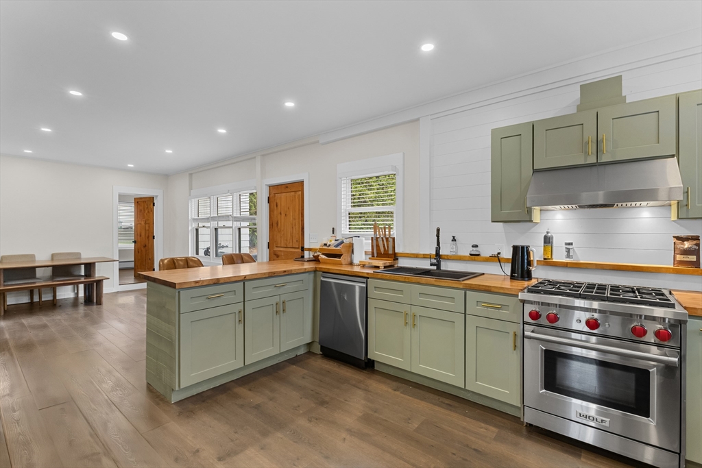 335 Salisbury Street Worcester, MA 01609 - Photo 10 of 33