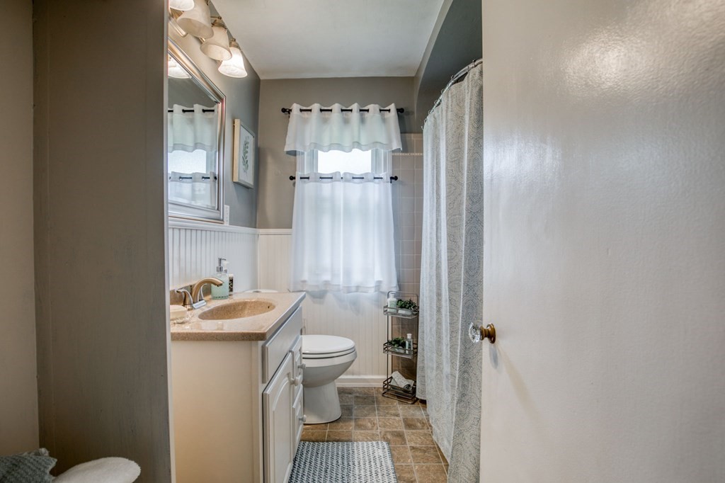 596 Roosevelt Avenue Springfield, MA 01118 - Photo 15 of 26 Gallery Image 15