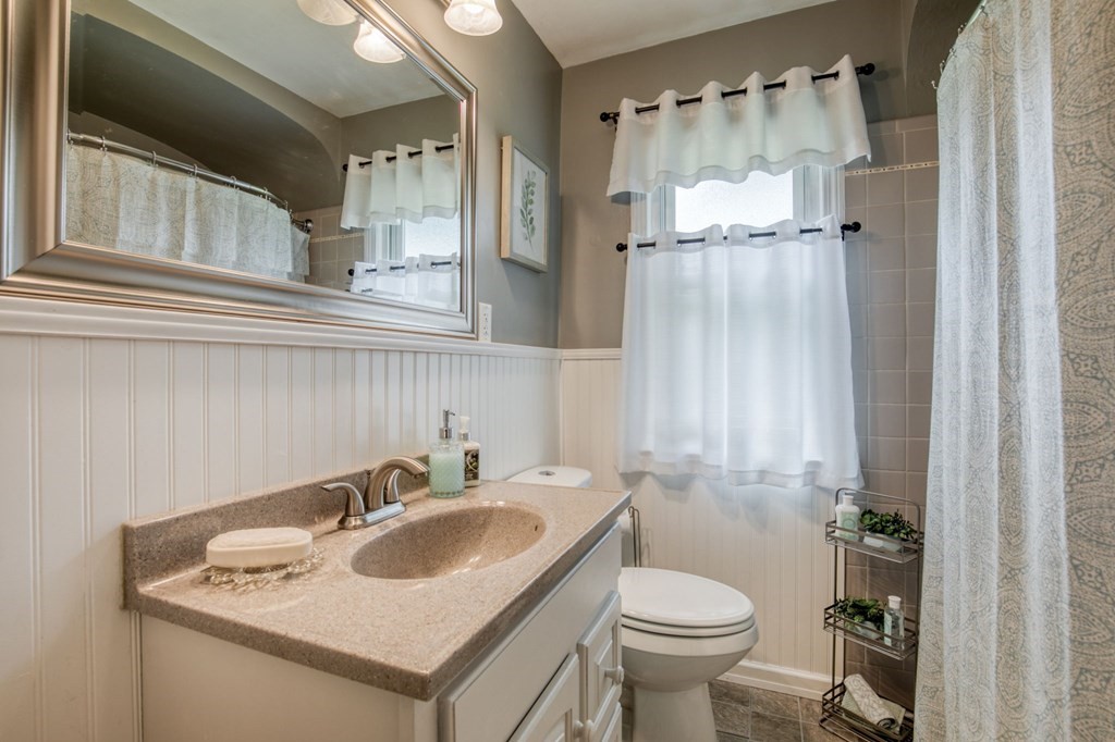 596 Roosevelt Avenue Springfield, MA 01118 - Photo 16 of 26 Gallery Image 16