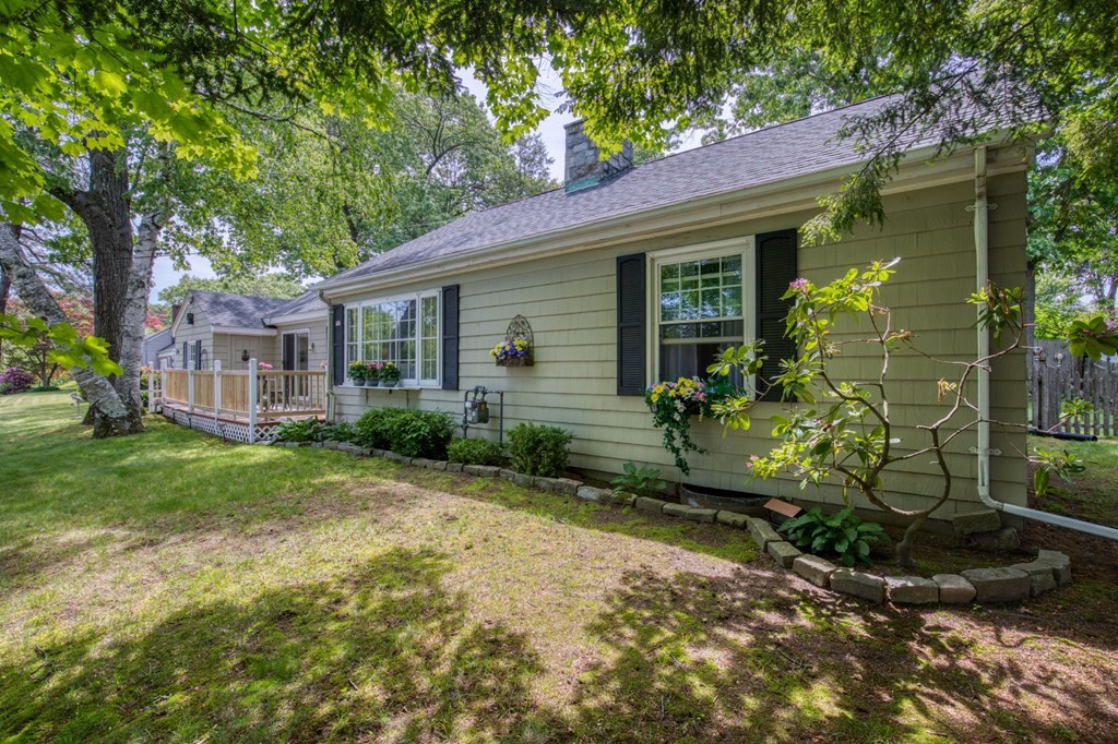 596 Roosevelt Avenue Springfield, MA 01118 - Photo 2 of 26 Gallery Image 2