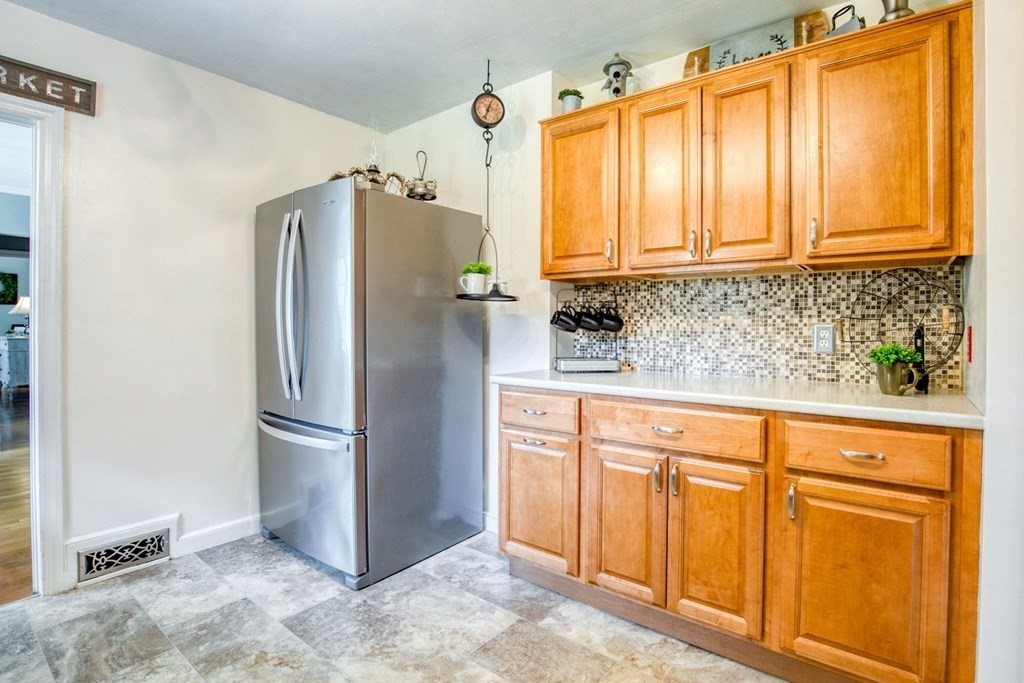 596 Roosevelt Avenue Springfield, MA 01118 - Photo 10 of 26 Gallery Image 10
